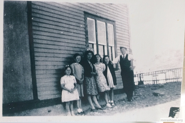 Helen, Anita, Margaret, Leni, Mona Best with Ron Pitcher